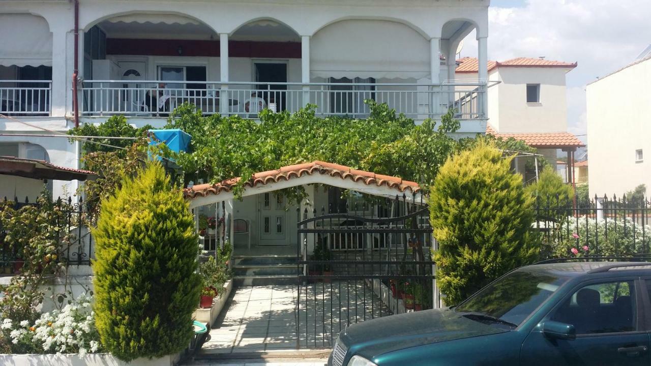 Grigorios Apartments Vrasná Buitenkant foto
