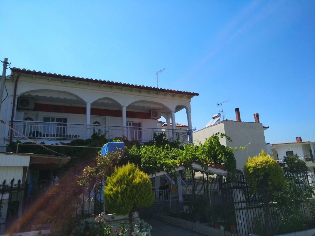 Grigorios Apartments Vrasná Buitenkant foto