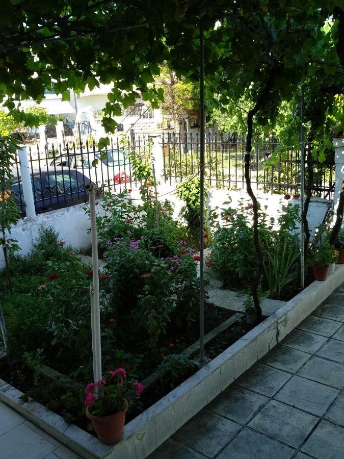 Grigorios Apartments Vrasná Buitenkant foto